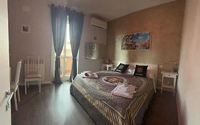 A 2 Passi Dai Musei Guest House